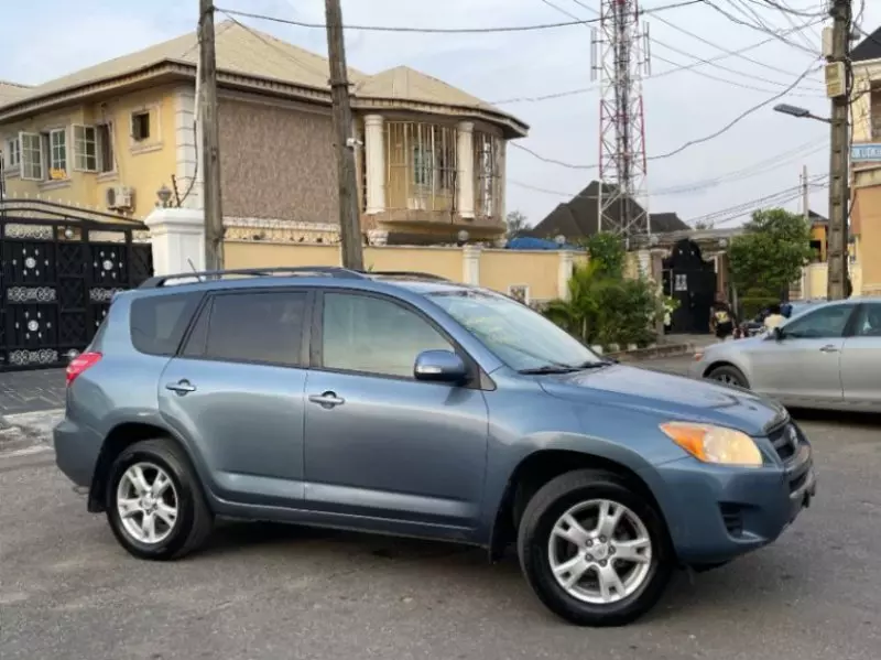 Toyota RAV4   - 2012