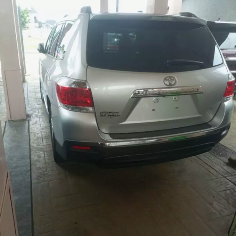 Toyota Highlander   - 2013