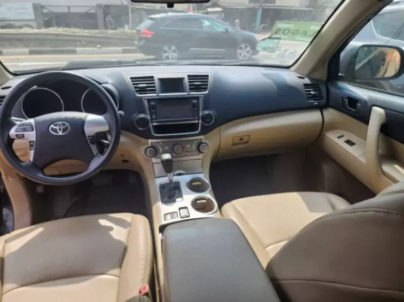 Toyota Highlander   - 2013