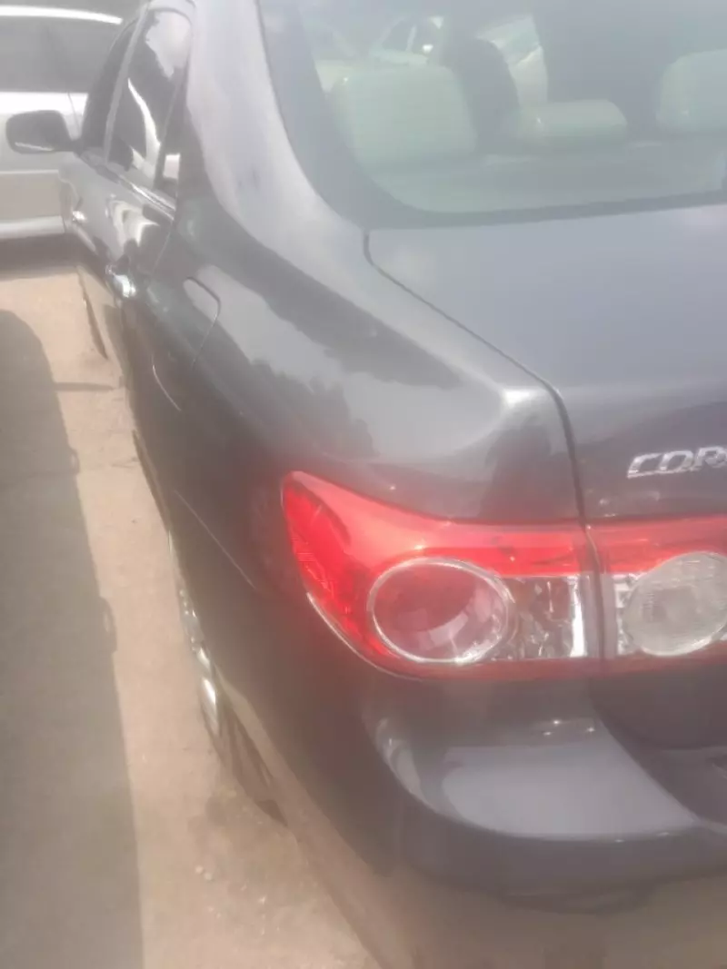 Toyota Camry   - 2010