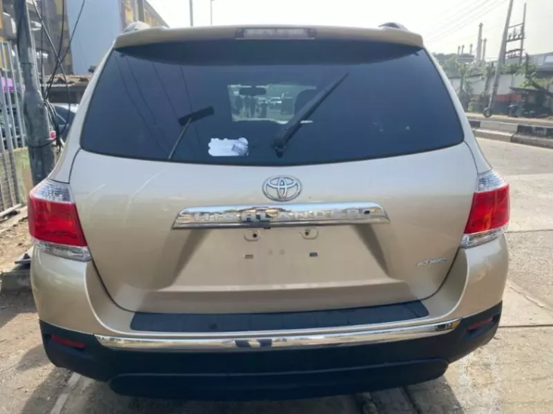 Toyota Highlander   - 2013