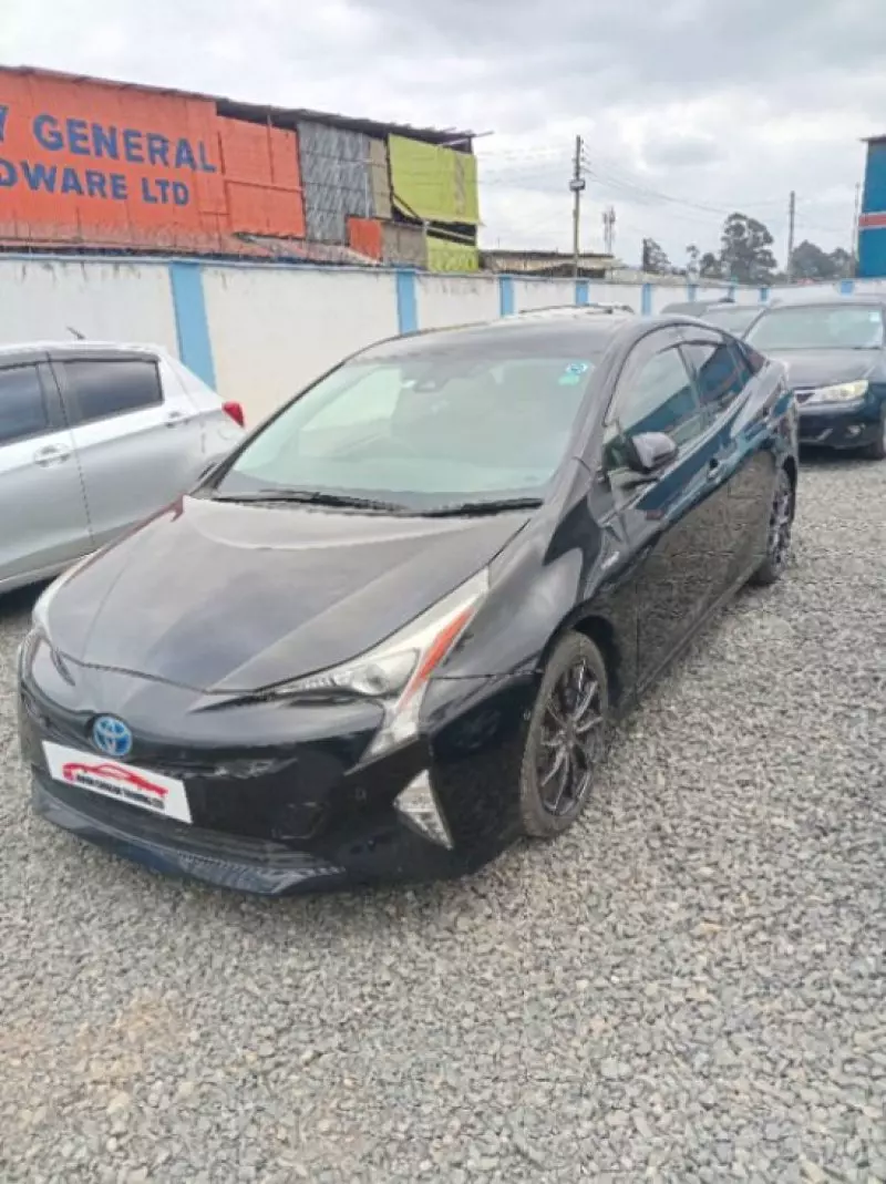 Toyota Prius   - 2016