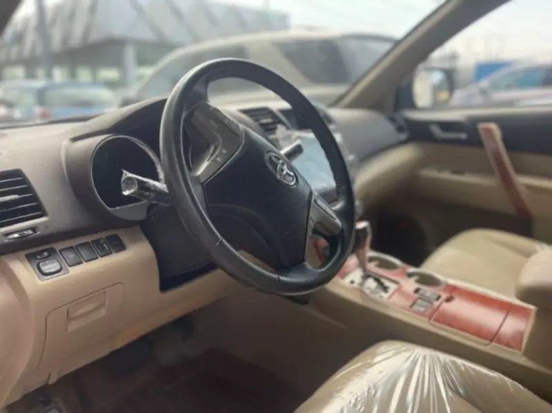 Toyota Highlander   - 2010