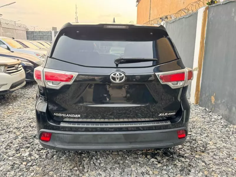 Toyota Highlander   - 2014