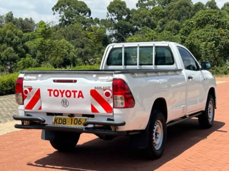 Toyota Hilux    - 2020