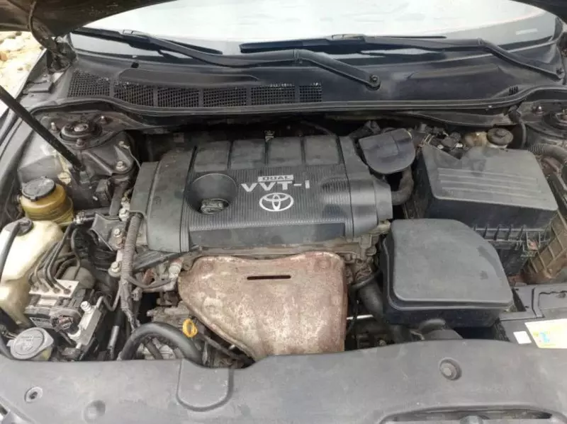 Toyota Camry   - 2010