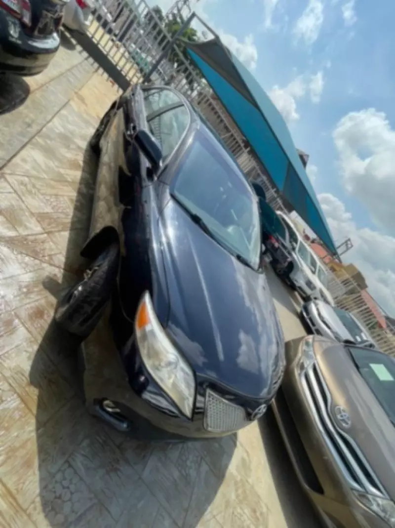 Toyota camry   - 2011