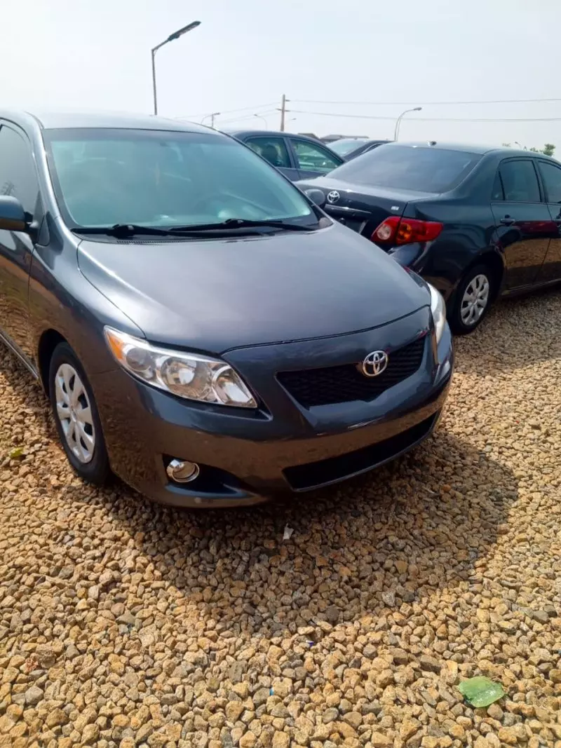 Toyota Corolla   - 2010