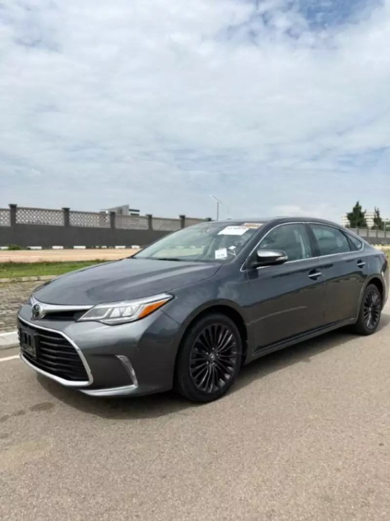 Toyota Avalon   - 2017