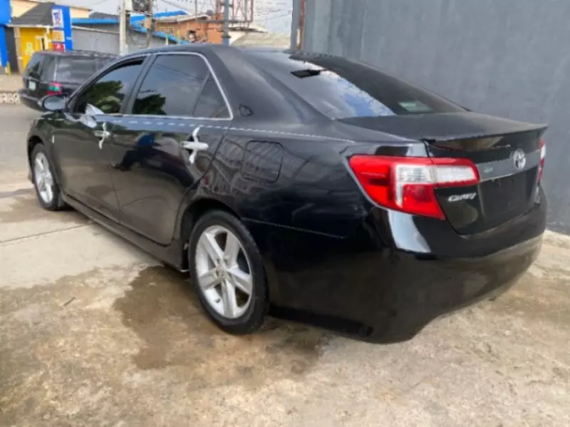 Toyota Camry   - 2012