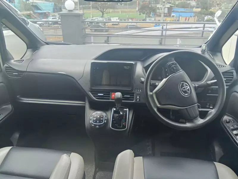 Toyota Noah   - 2017