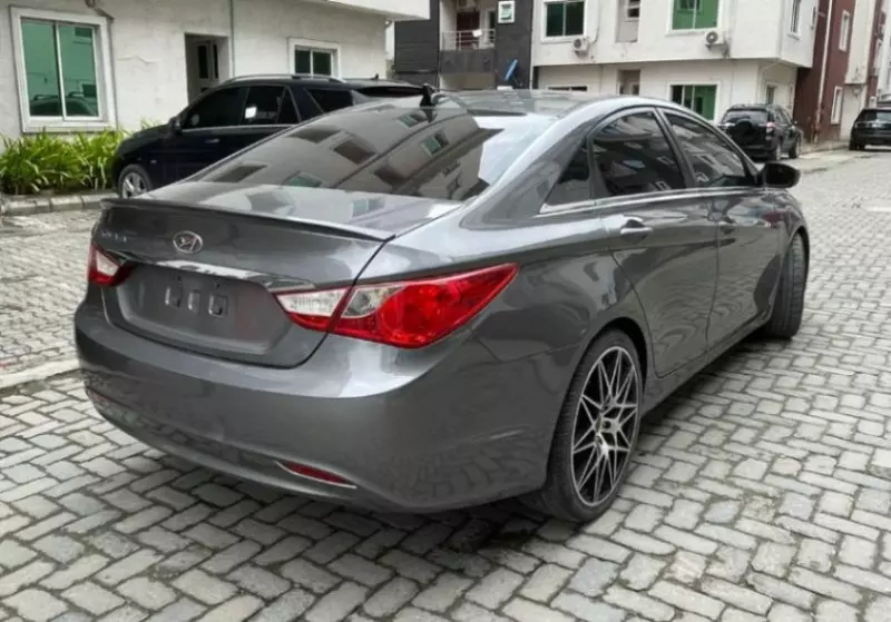 Hyundai Sonata   - 2013