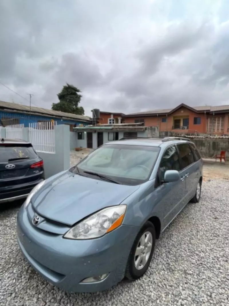 Toyota Sienna   - 2008