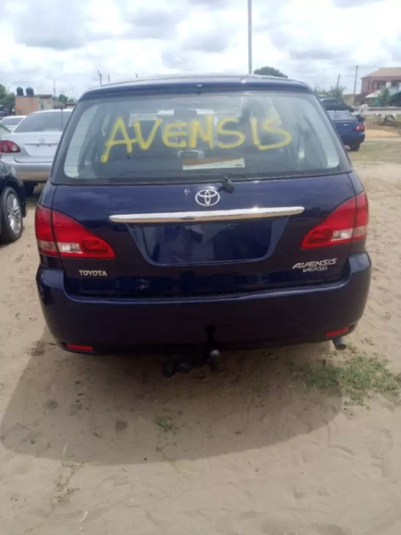 Toyota Avensis Verso   - 2005