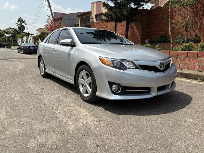 Toyota Camry   - 2012
