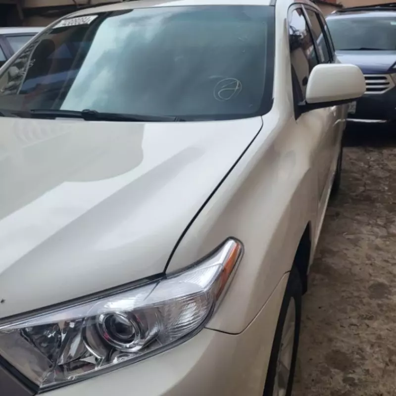 Toyota Highlander   - 2012