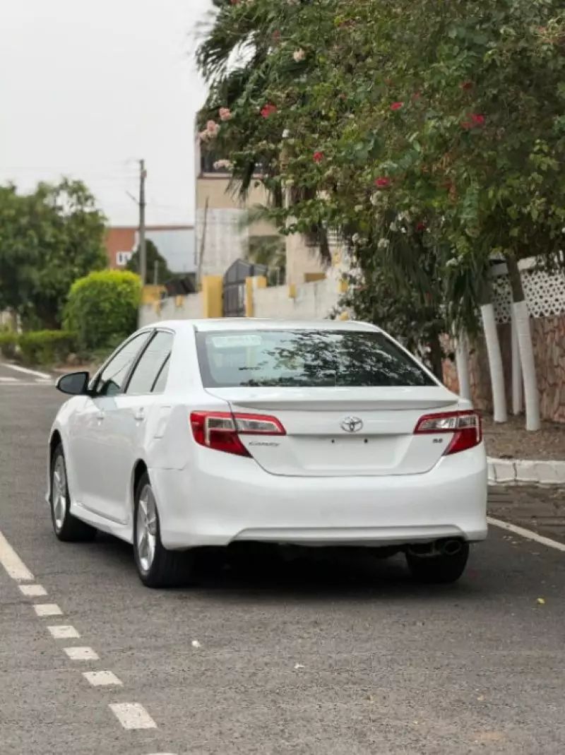 Toyota Camry   - 2014