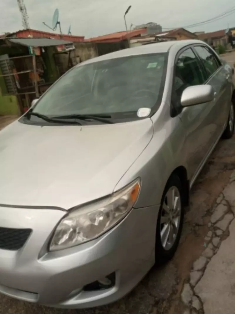 Toyota Corolla   - 2009