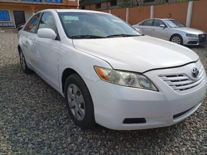 Toyota Camry   - 2009