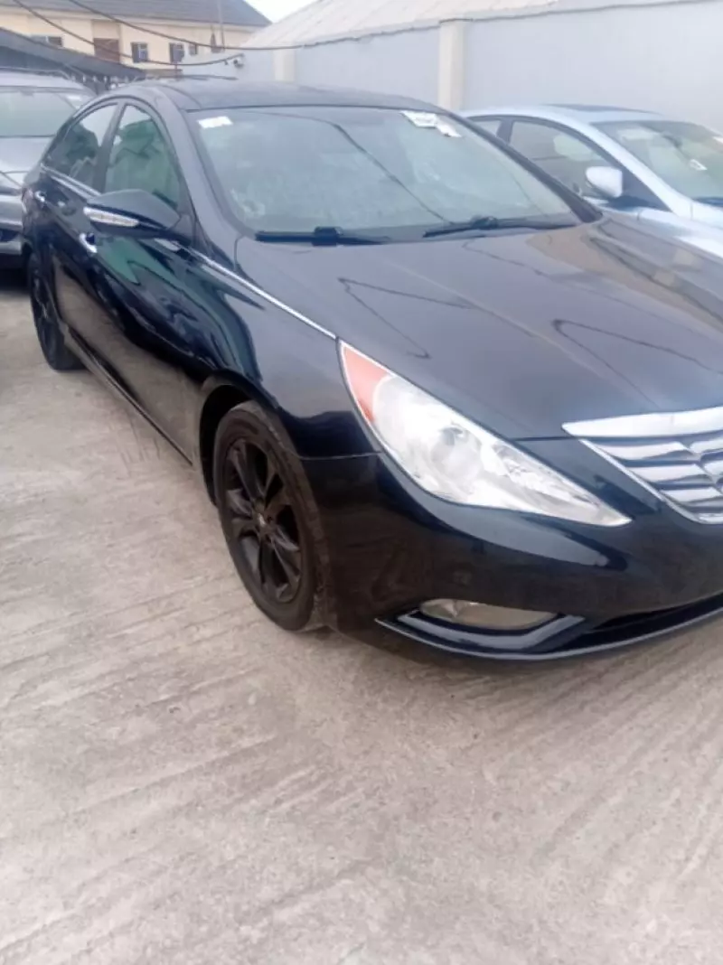 Hyundai Sonata   - 2012