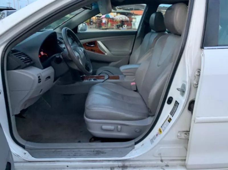 Toyota Camry   - 2010