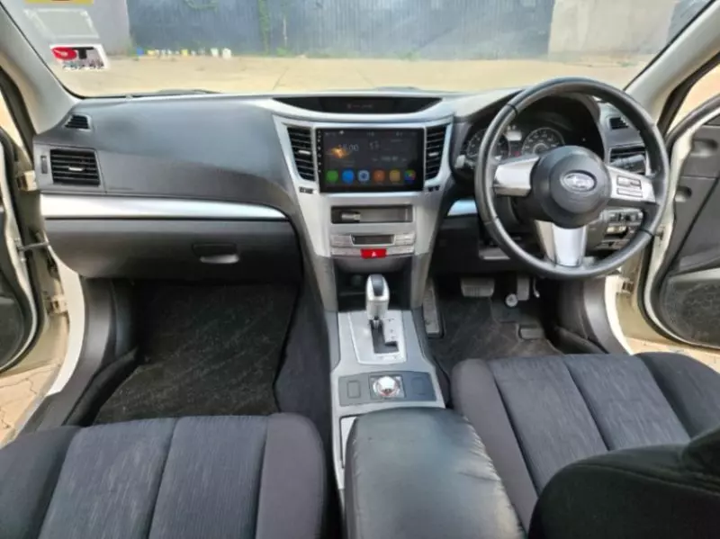 Subaru Outback   - 2011
