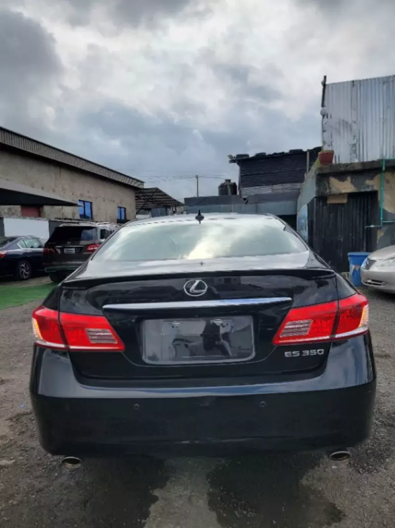 Lexus ES 350   - 2011
