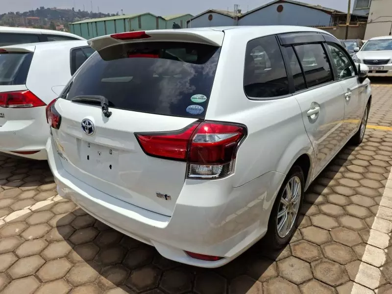Toyota Fielder hybrid - 2017