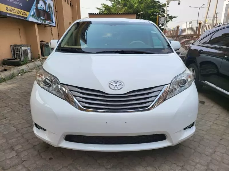 Toyota Sienna   - 2013