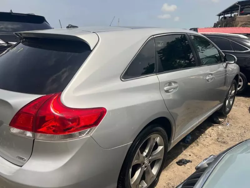 Toyota Venza   - 2012