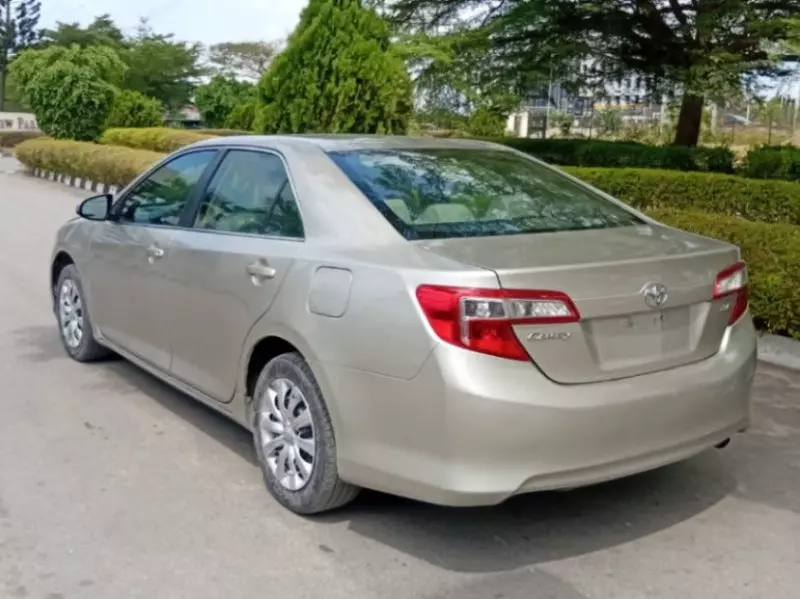Toyota Camry   - 2013