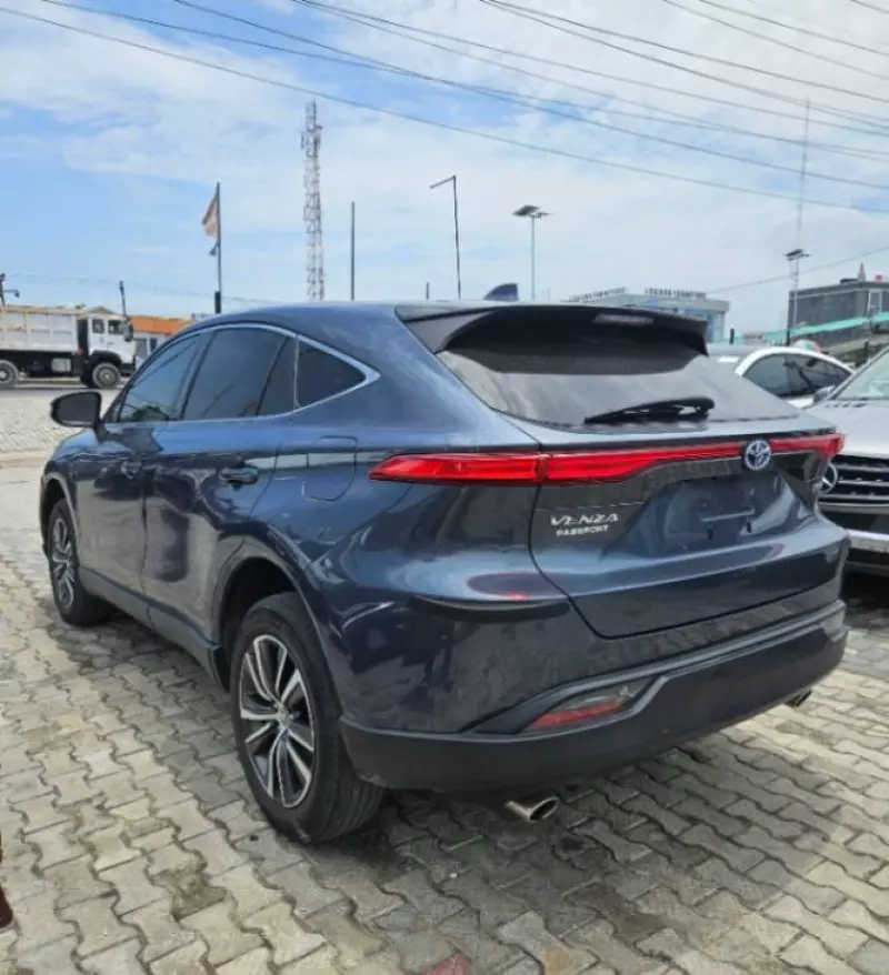 Toyota Venza   - 2022