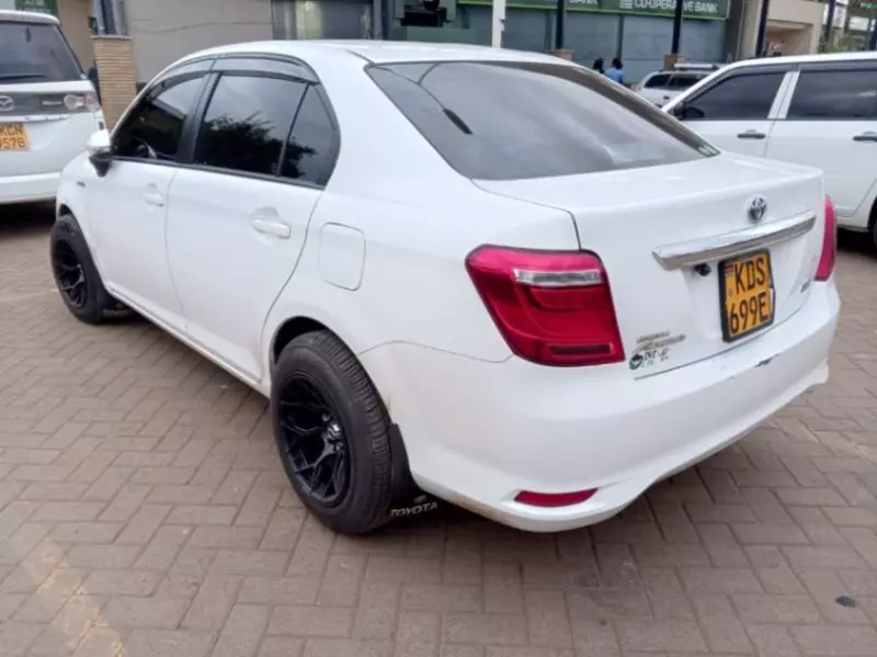 Toyota Axio    - 2018