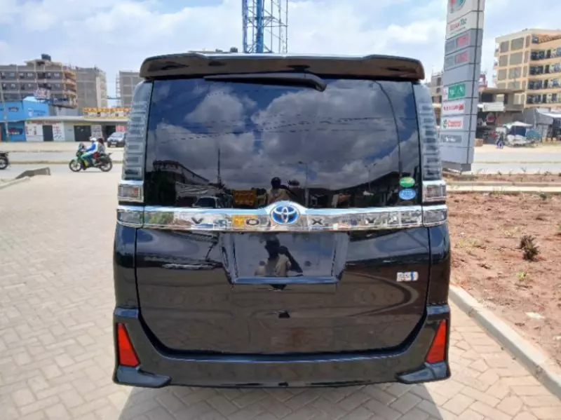 Toyota Voxy    - 2019