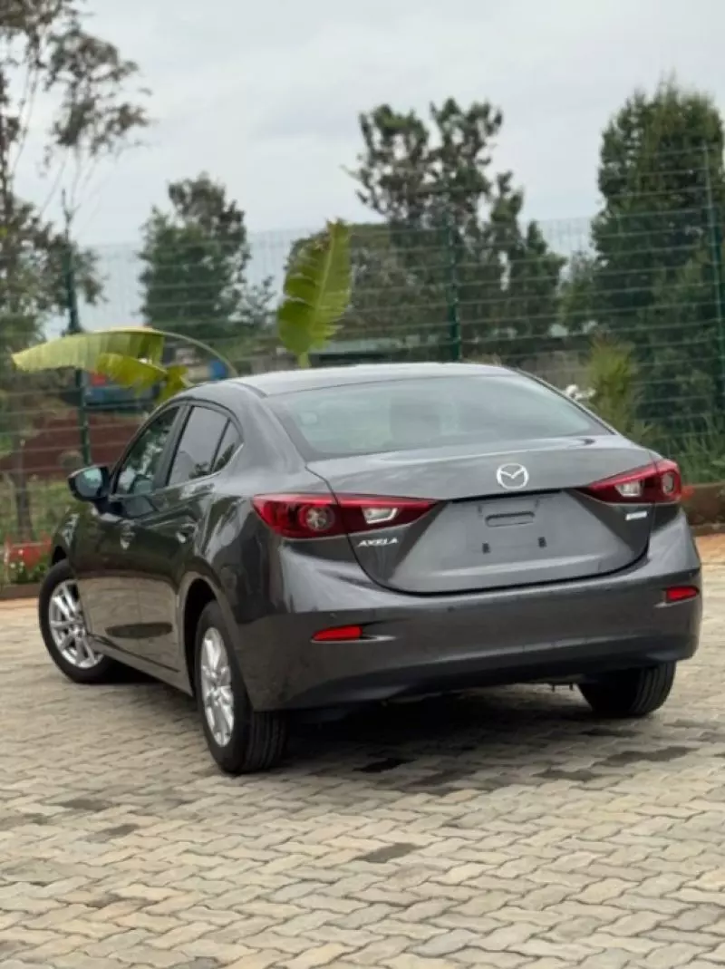 Mazda Axela    - 2018