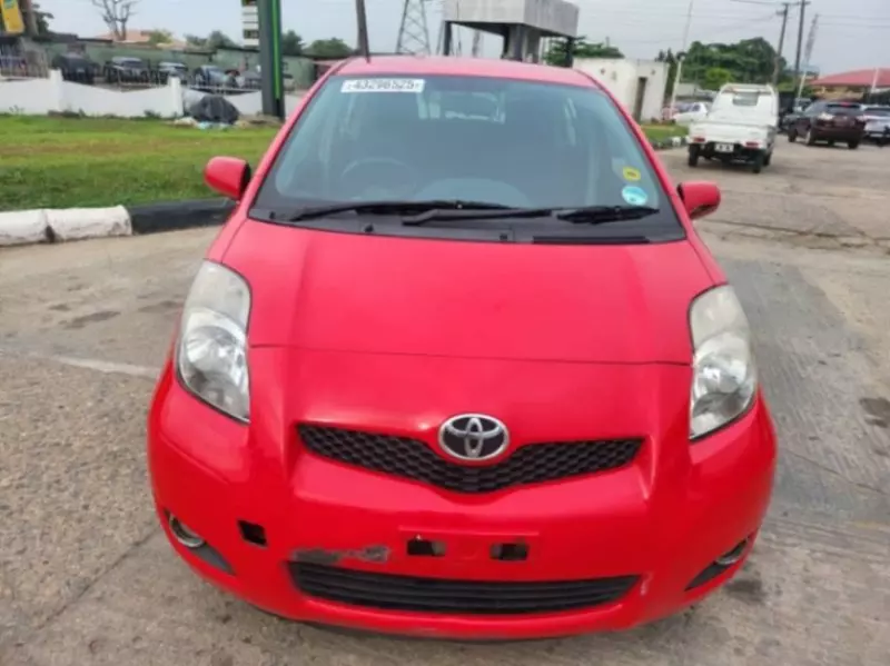 Toyota yaris   - 2011