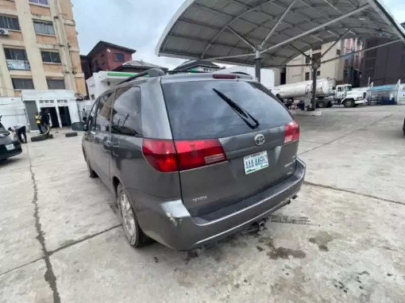 Toyota Sienna   - 2005