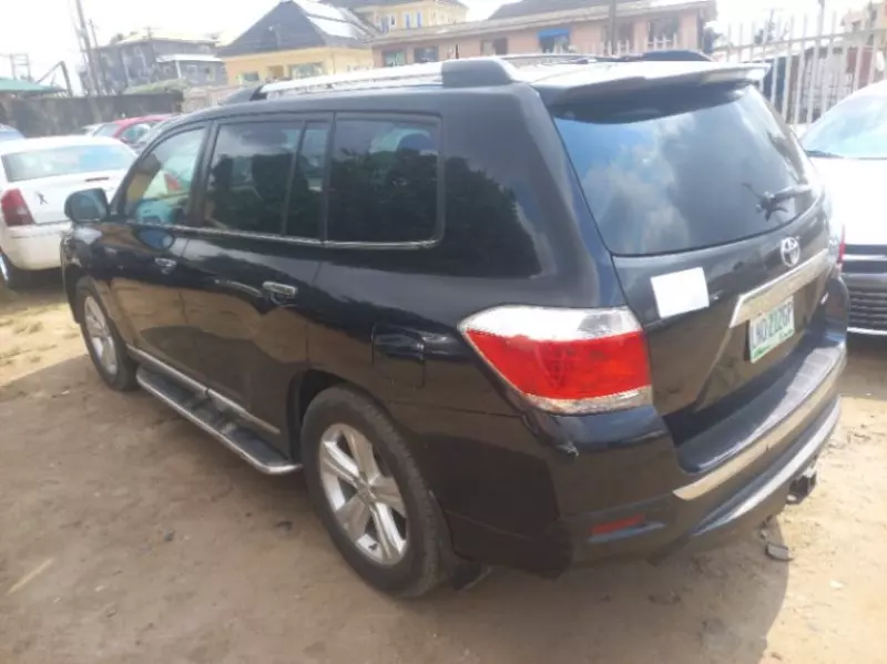 Toyota Highlander   - 2011
