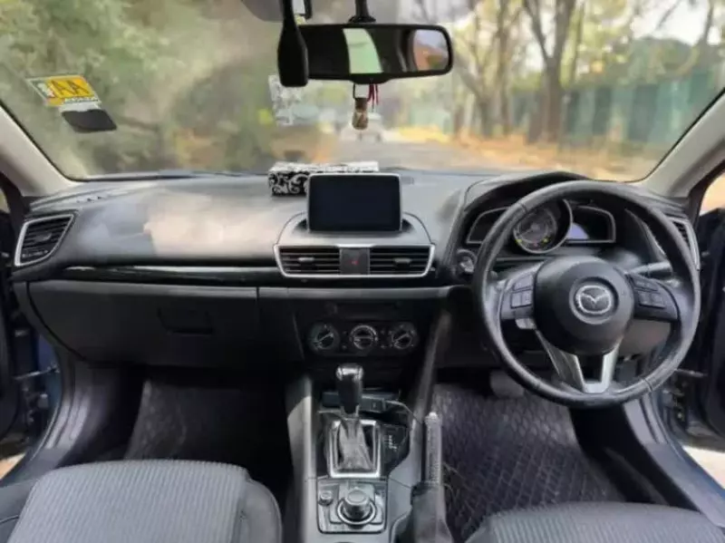 Mazda Axela    - 2015