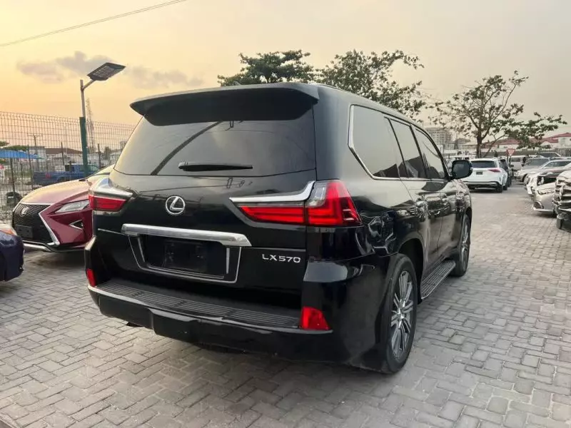 Lexus LX 570   - 2017