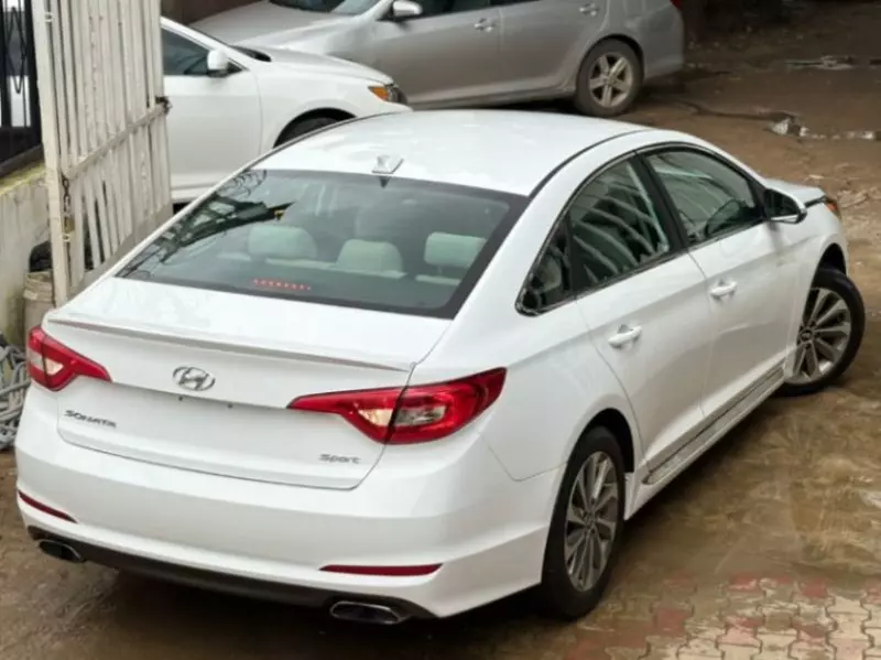 Hyundai Sonata   - 2015