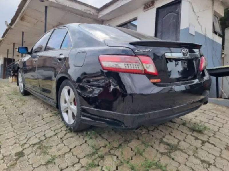 Toyota Camry   - 2011
