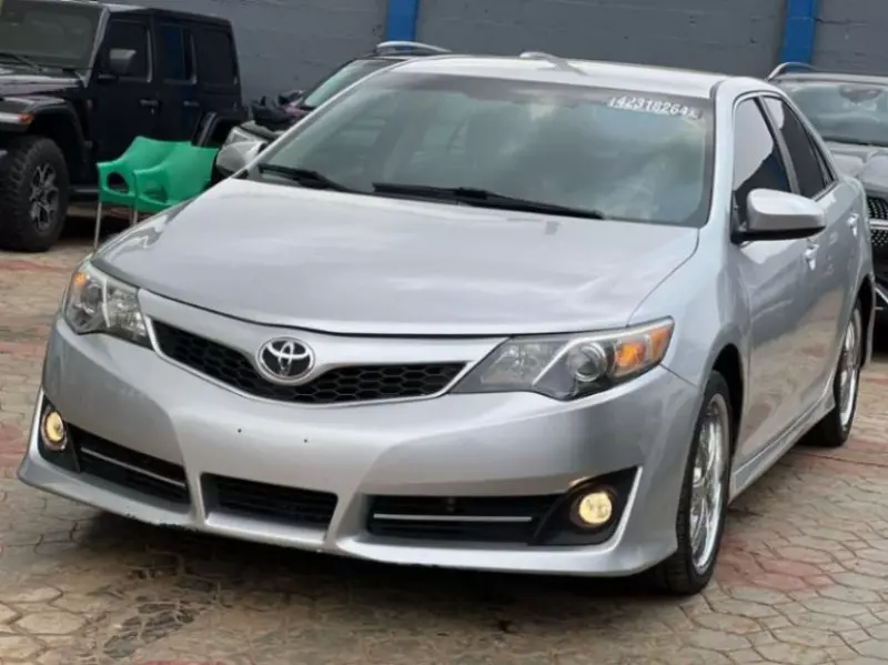 Toyota Camry   - 2012