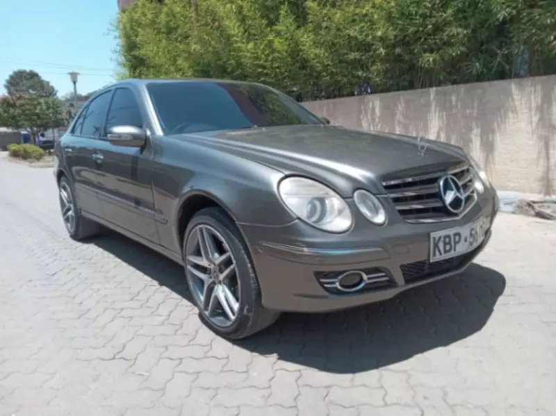 Mercedes-Benz E200   - 2009