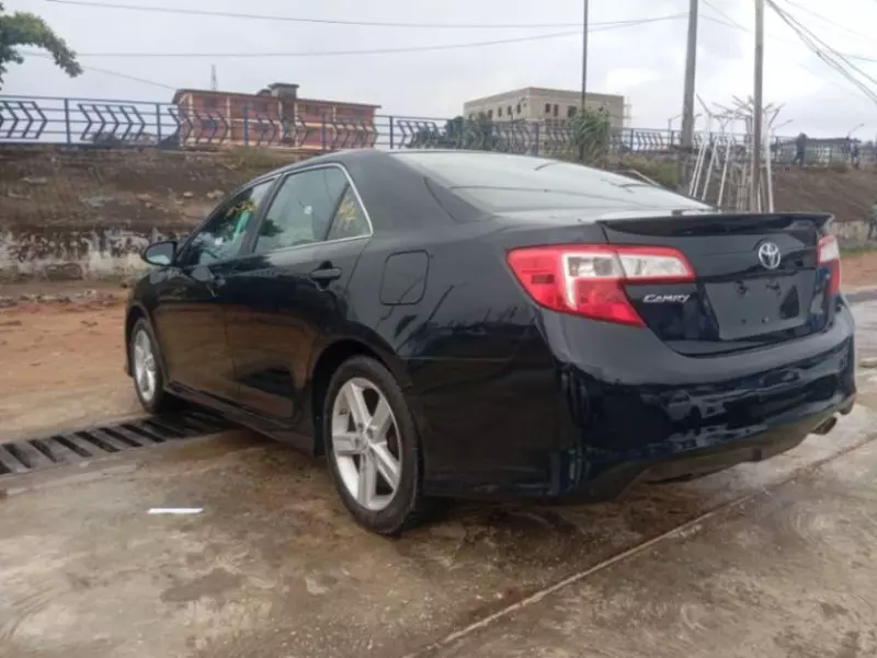 Toyota Camry   - 2013