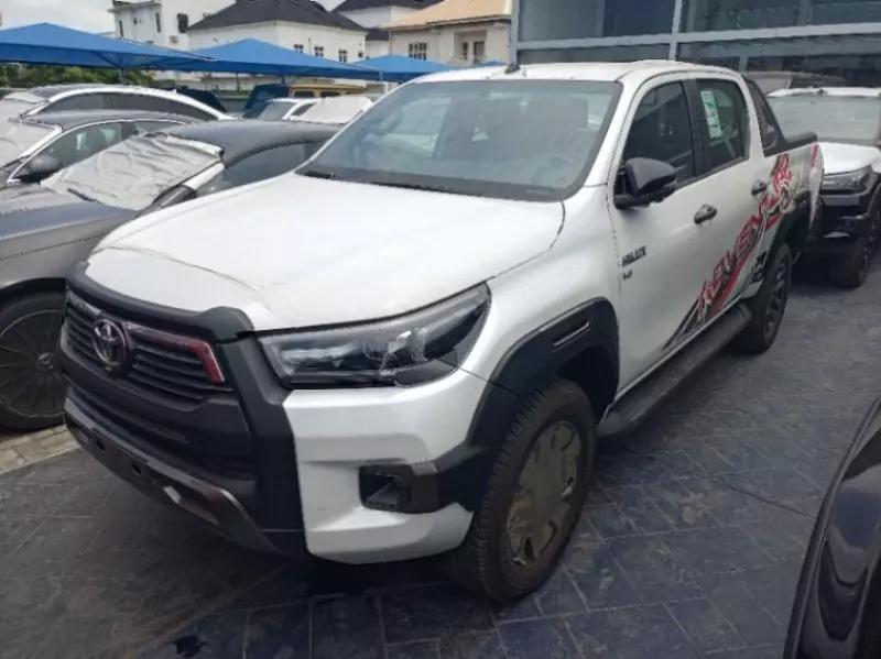 Toyota Hilux   - 2025