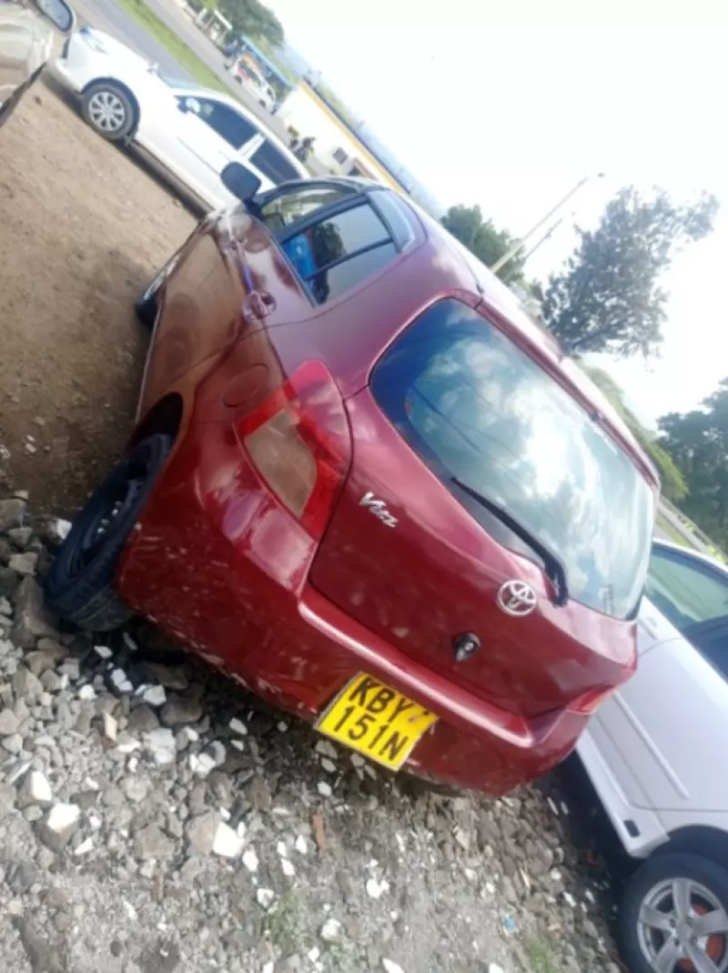 Toyota Vitz   - 2000