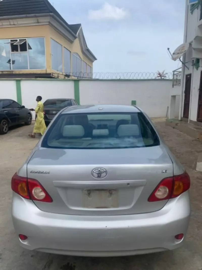 Toyota Corolla   - 2010
