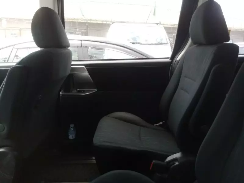 Toyota Noah   - 2012