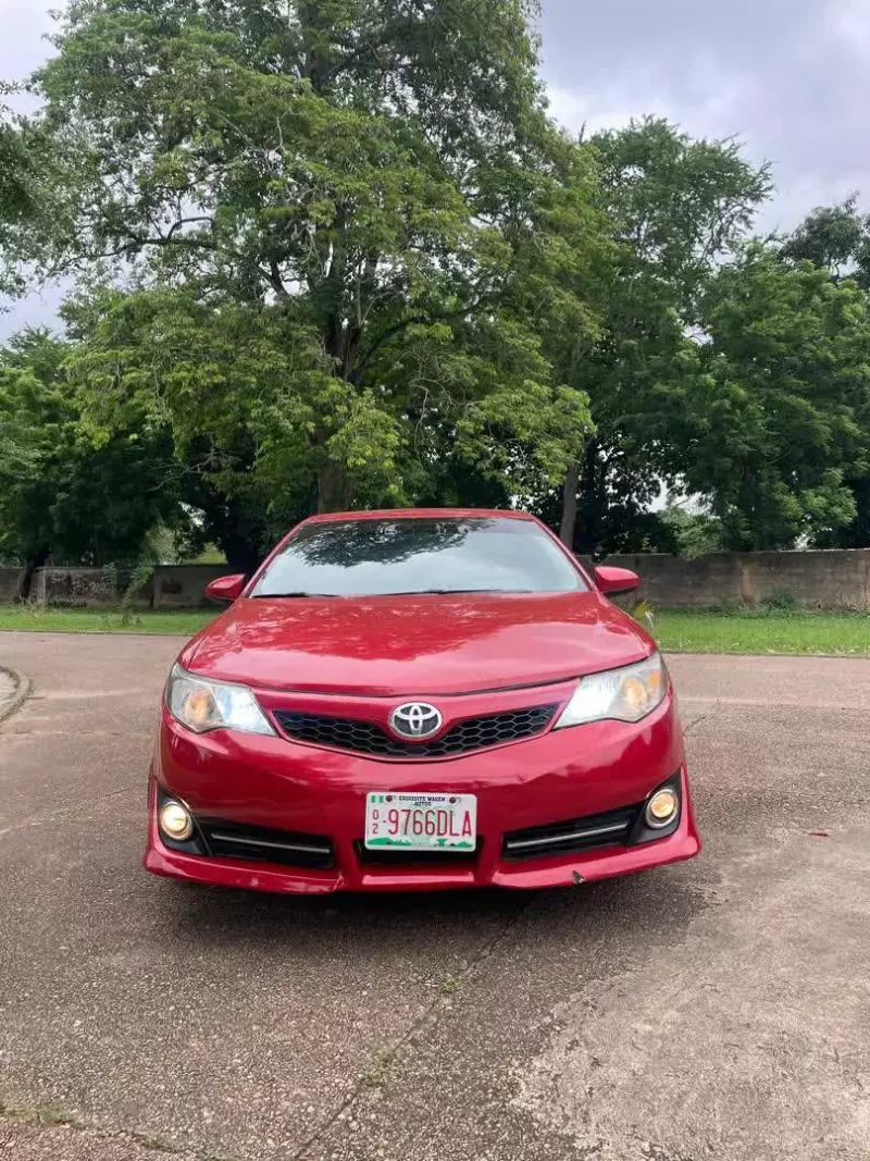 Toyota Camry   - 2013